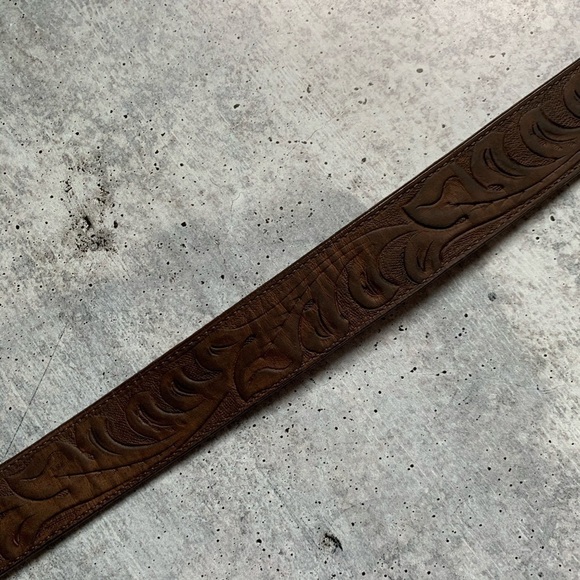 Justin’s Leather Cowboy Cowgirl Embossed Engraved Buckle Belt